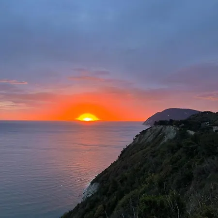 Brezza Del Conero 公寓 *